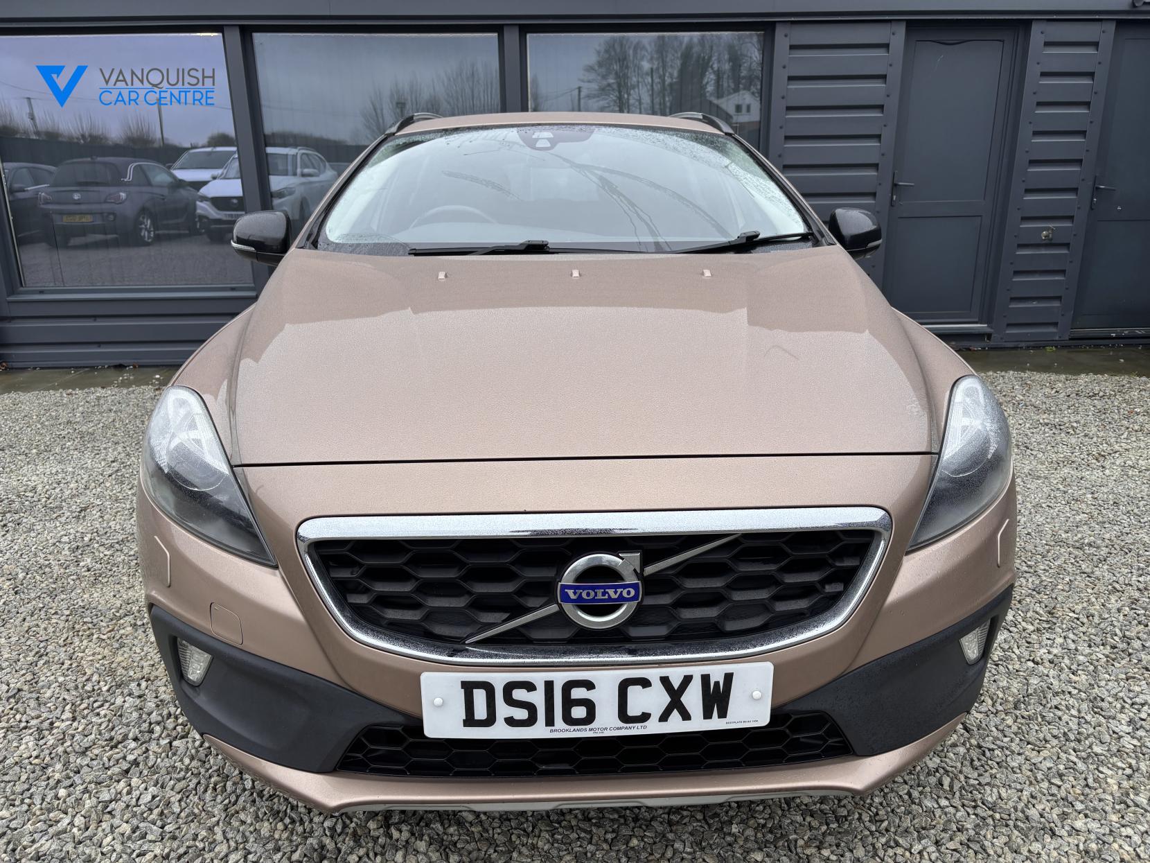 Volvo V40 Cross Country 2.0 D2 Lux Hatchback 5dr Diesel Manual Euro 6 (s/s) (120 ps)