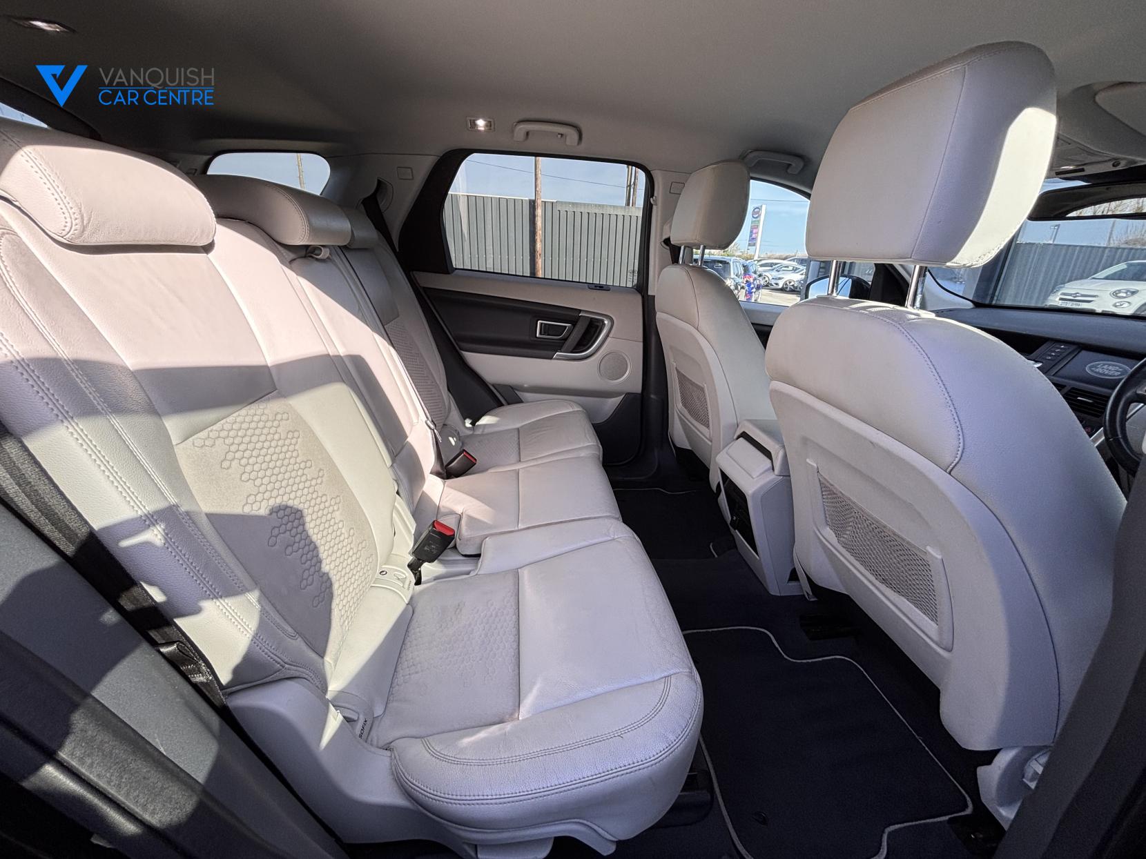 Land Rover Discovery Sport 2.0 TD4 SE Tech SUV 5dr Diesel Manual 4WD Euro 6 (s/s) (180 ps)