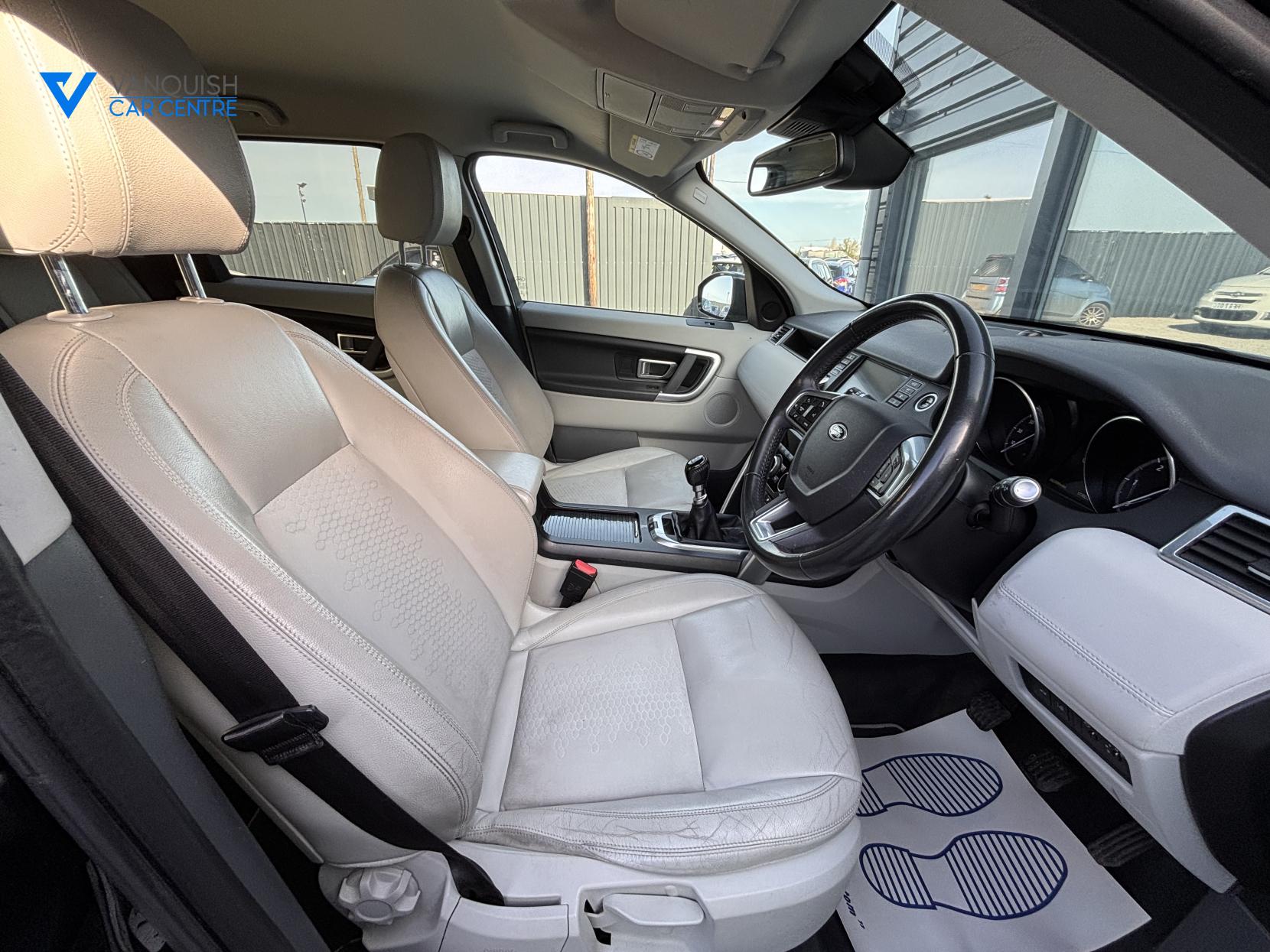 Land Rover Discovery Sport 2.0 TD4 SE Tech SUV 5dr Diesel Manual 4WD Euro 6 (s/s) (180 ps)