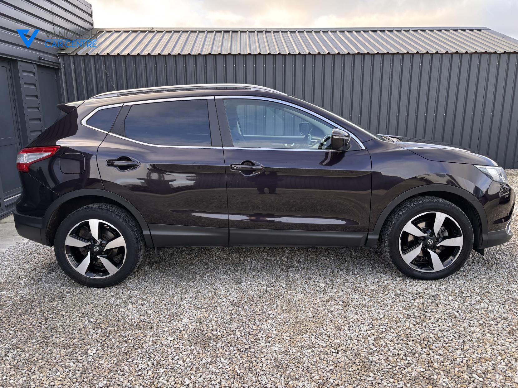 Nissan Qashqai 1.6 dCi N-Connecta SUV 5dr Diesel XTRON 2WD Euro 6 (s/s) (130 ps)