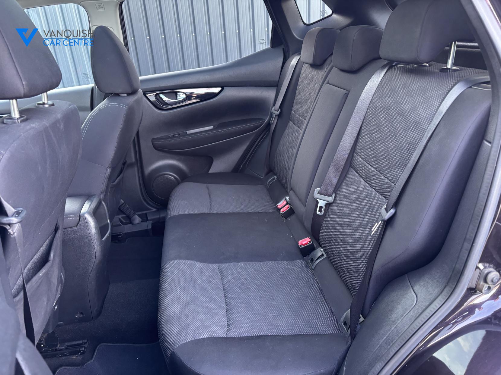 Nissan Qashqai 1.6 dCi N-Connecta SUV 5dr Diesel XTRON 2WD Euro 6 (s/s) (130 ps)