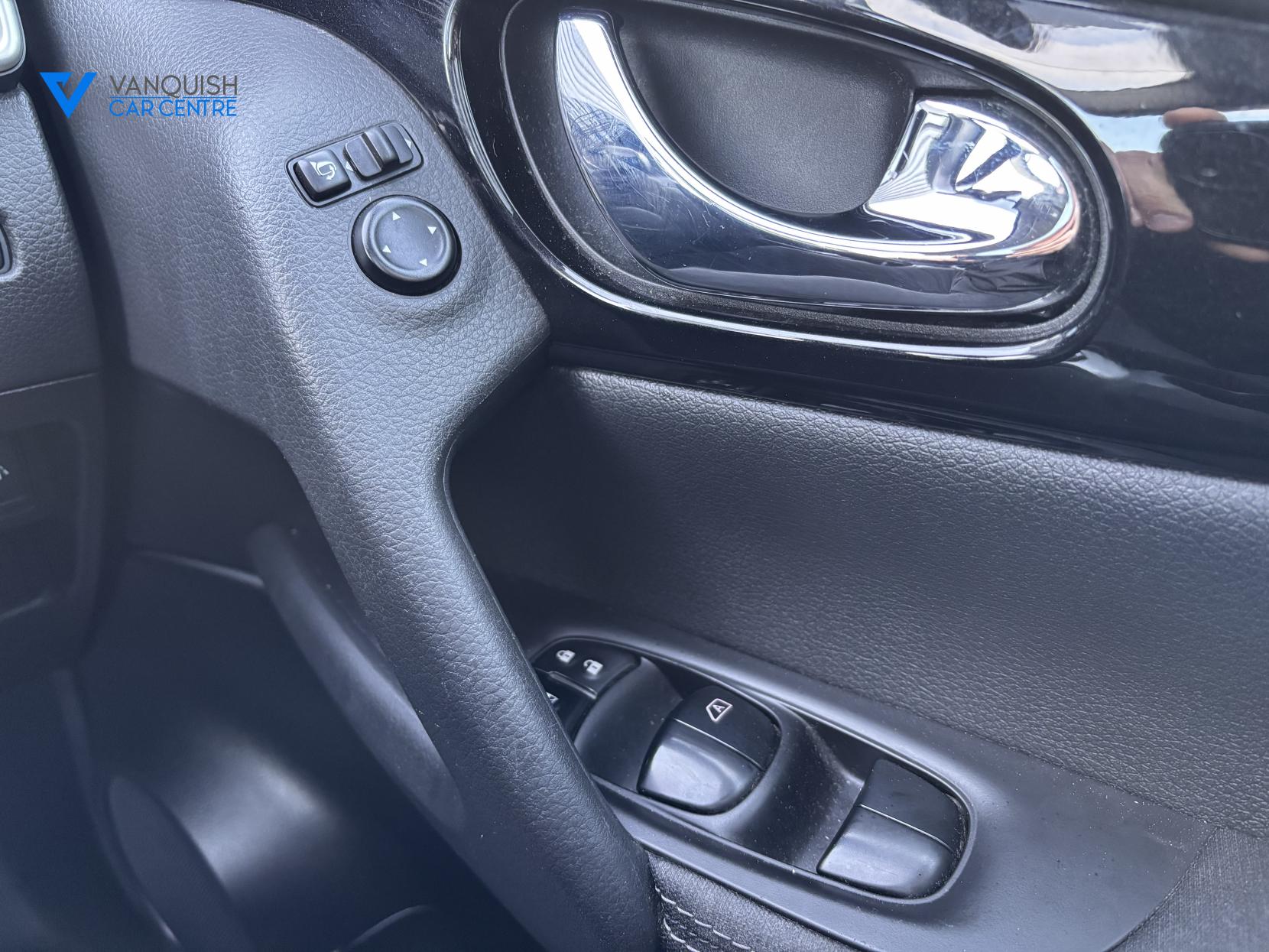 Nissan Qashqai 1.6 dCi N-Connecta SUV 5dr Diesel XTRON 2WD Euro 6 (s/s) (130 ps)