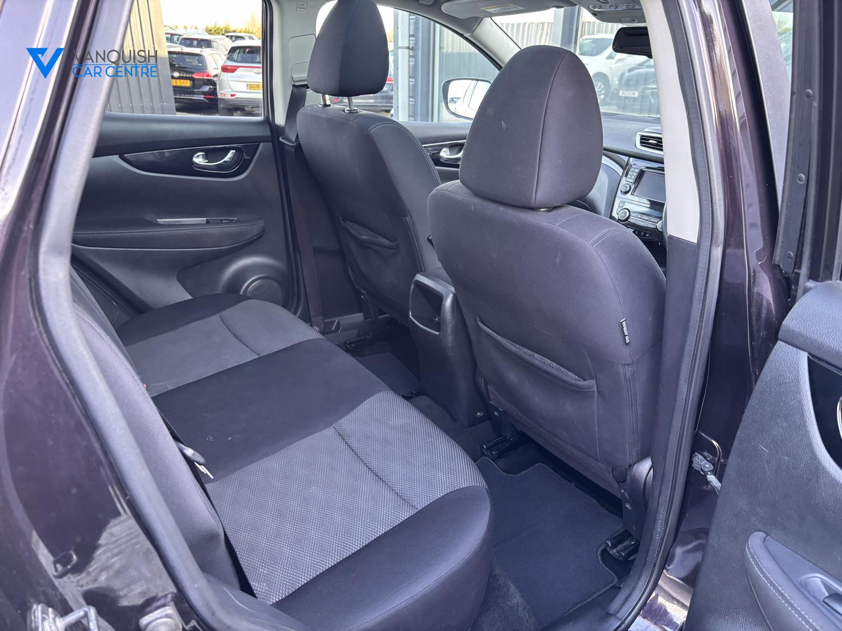 Nissan Qashqai 1.6 dCi N-Connecta SUV 5dr Diesel XTRON 2WD Euro 6 (s/s) (130 ps)