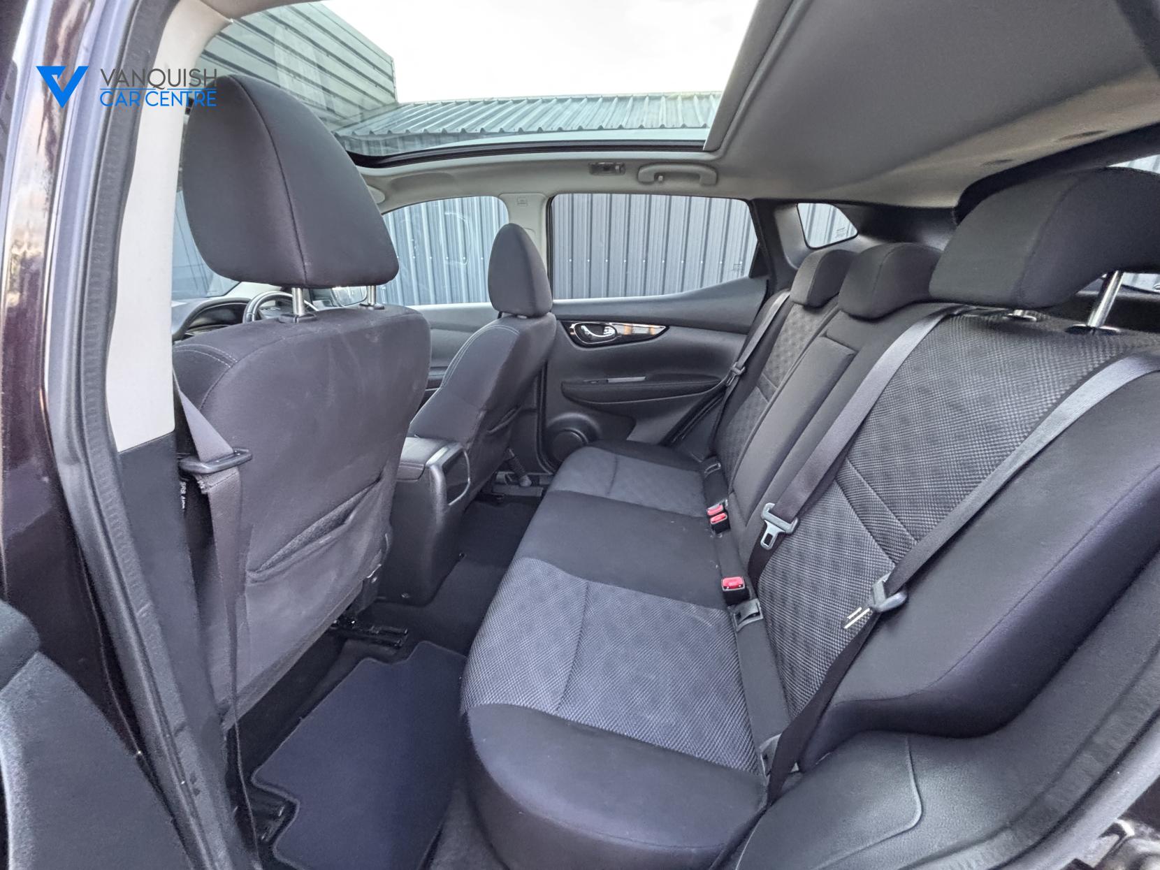 Nissan Qashqai 1.6 dCi N-Connecta SUV 5dr Diesel XTRON 2WD Euro 6 (s/s) (130 ps)