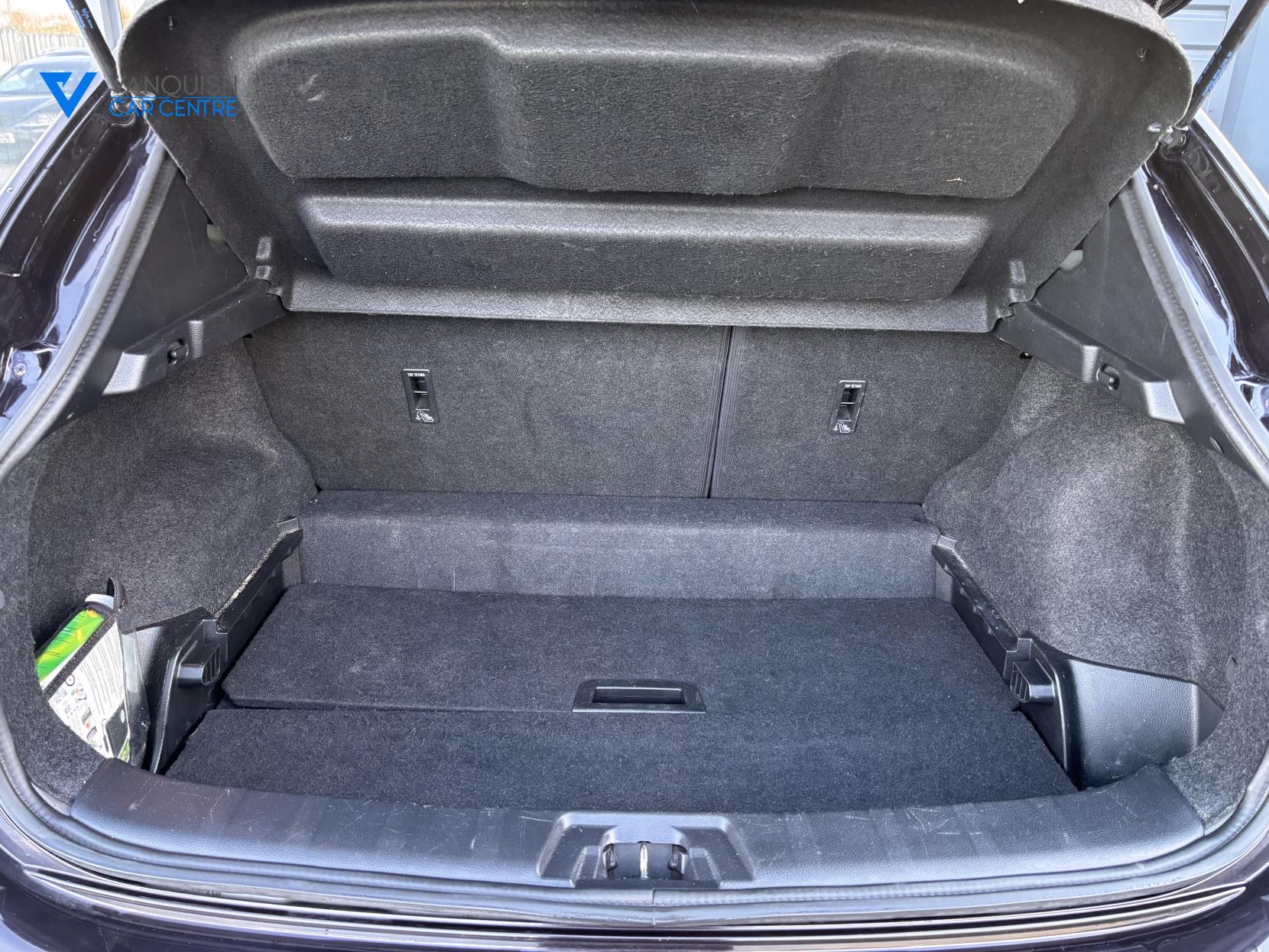 Nissan Qashqai 1.6 dCi N-Connecta SUV 5dr Diesel XTRON 2WD Euro 6 (s/s) (130 ps)