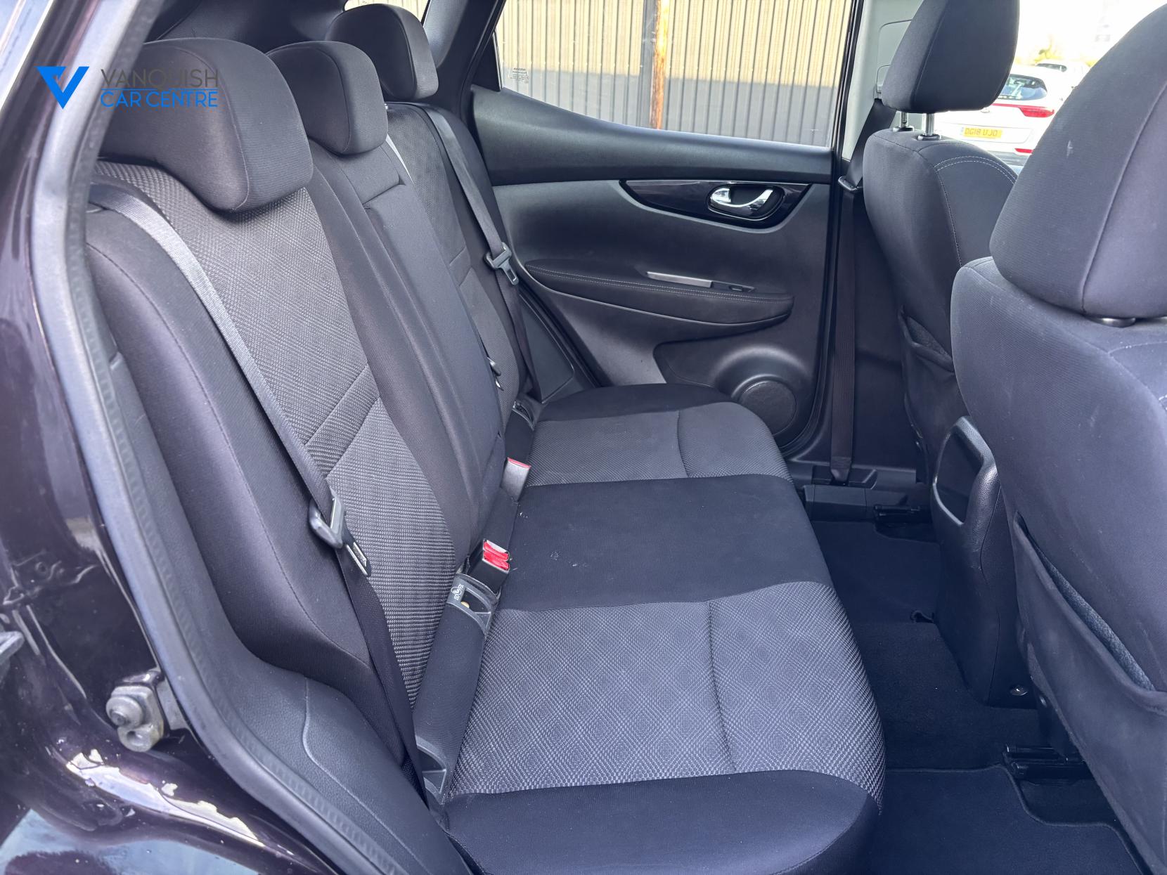 Nissan Qashqai 1.6 dCi N-Connecta SUV 5dr Diesel XTRON 2WD Euro 6 (s/s) (130 ps)