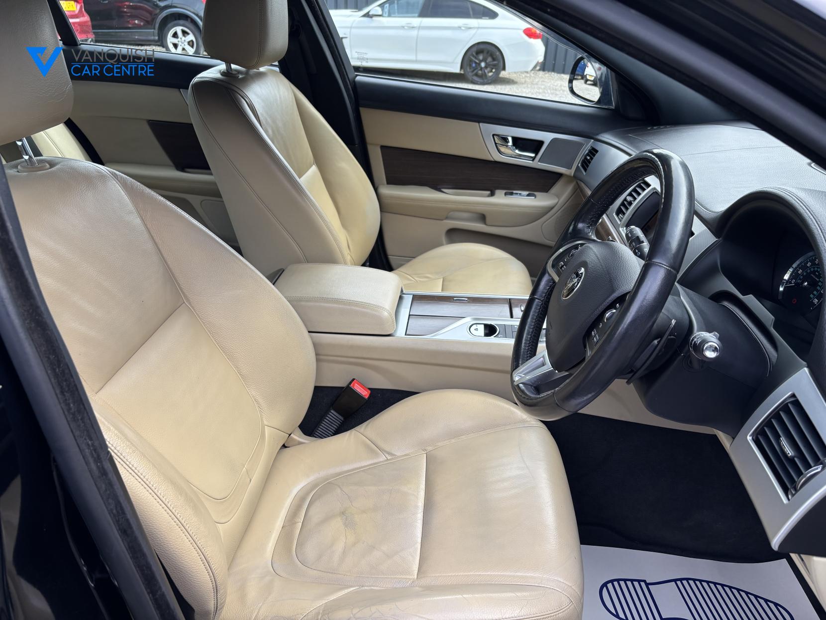 Jaguar XF 2.2d Luxury Saloon 4dr Diesel Auto Euro 5 (s/s) (163 ps)