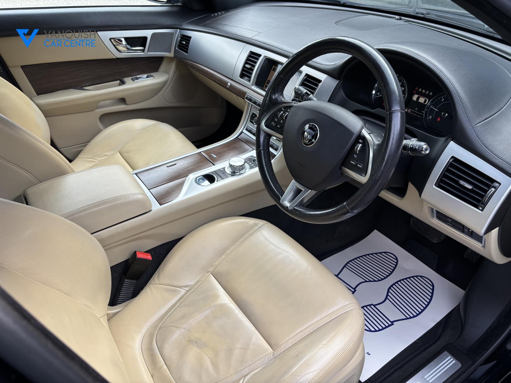 Jaguar XF 2.2d Luxury Saloon 4dr Diesel Auto Euro 5 (s/s) (163 ps)