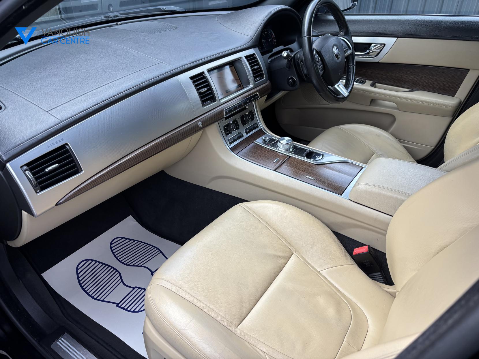 Jaguar XF 2.2d Luxury Saloon 4dr Diesel Auto Euro 5 (s/s) (163 ps)