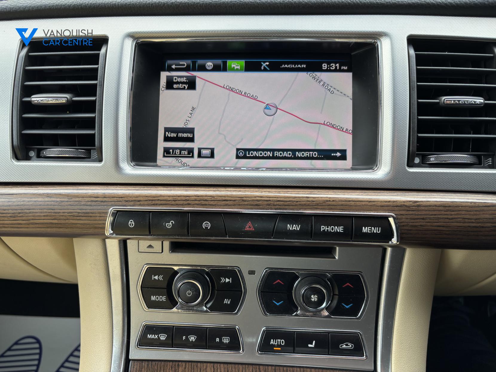 Jaguar XF 2.2d Luxury Saloon 4dr Diesel Auto Euro 5 (s/s) (163 ps)