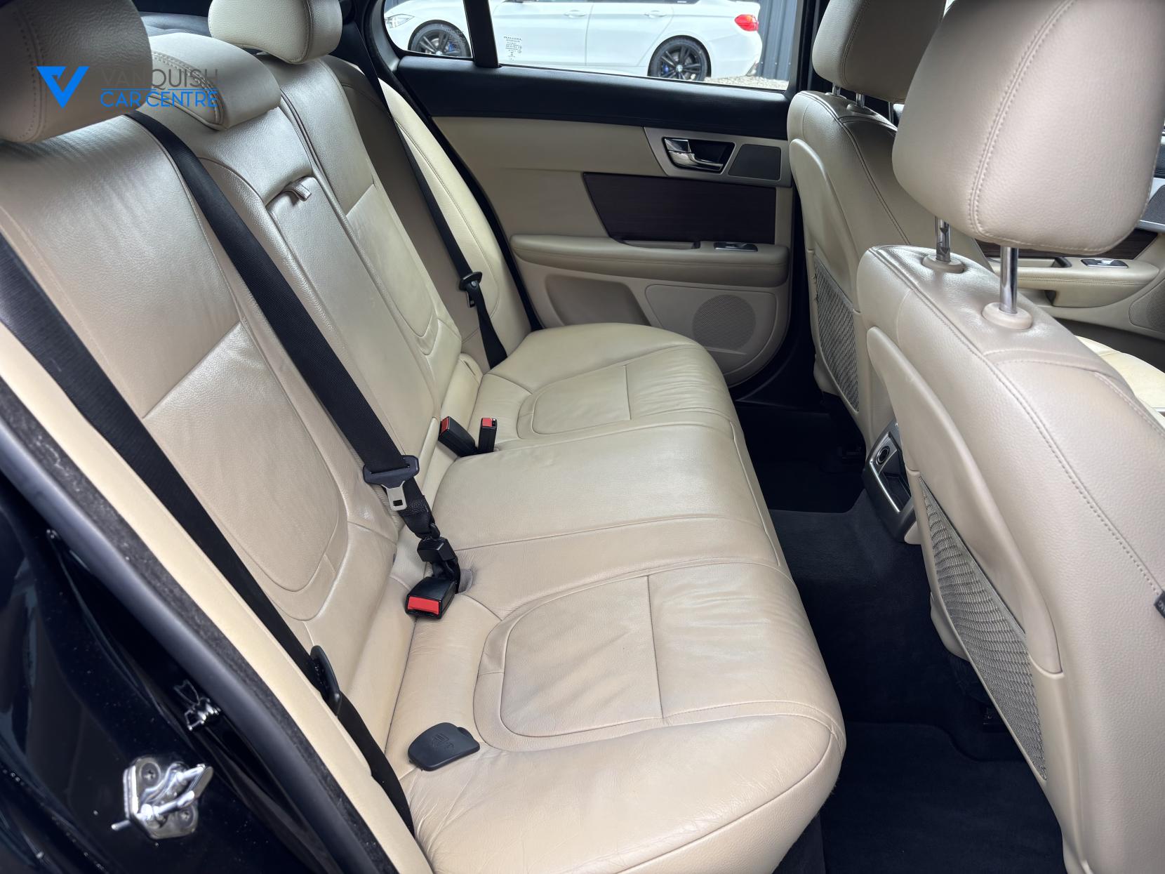 Jaguar XF 2.2d Luxury Saloon 4dr Diesel Auto Euro 5 (s/s) (163 ps)