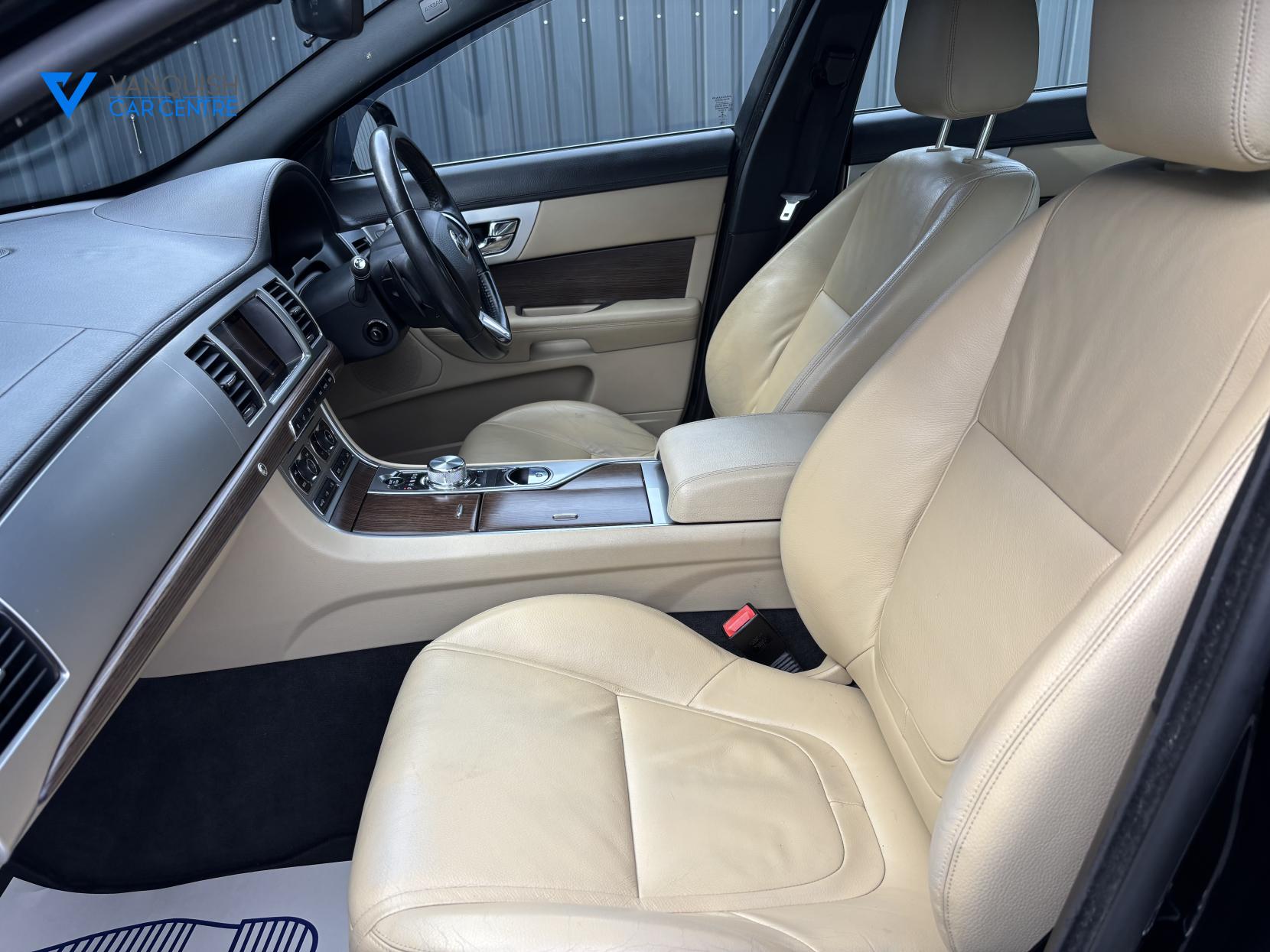 Jaguar XF 2.2d Luxury Saloon 4dr Diesel Auto Euro 5 (s/s) (163 ps)