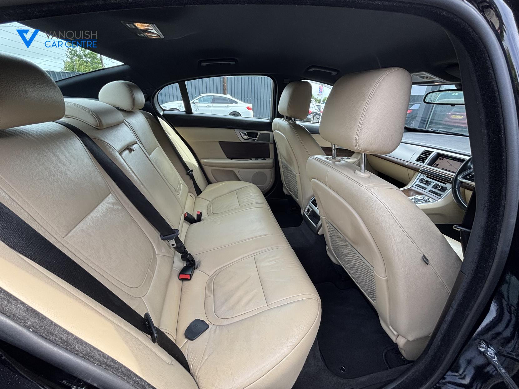 Jaguar XF 2.2d Luxury Saloon 4dr Diesel Auto Euro 5 (s/s) (163 ps)