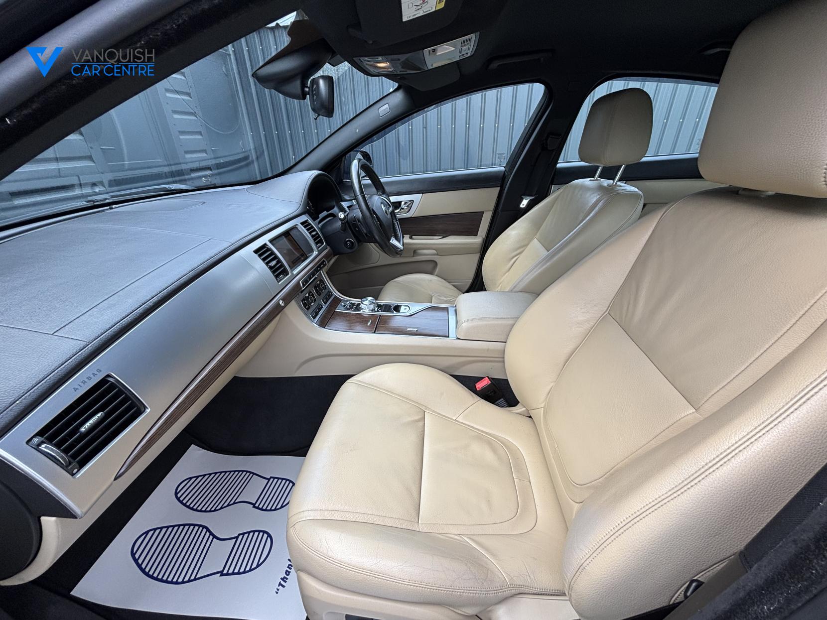 Jaguar XF 2.2d Luxury Saloon 4dr Diesel Auto Euro 5 (s/s) (163 ps)