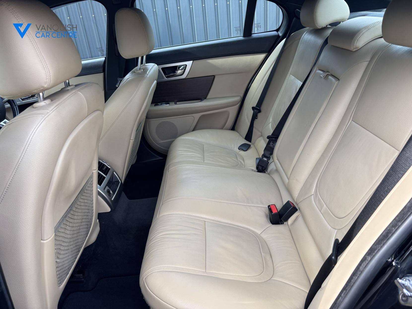 Jaguar XF 2.2d Luxury Saloon 4dr Diesel Auto Euro 5 (s/s) (163 ps)