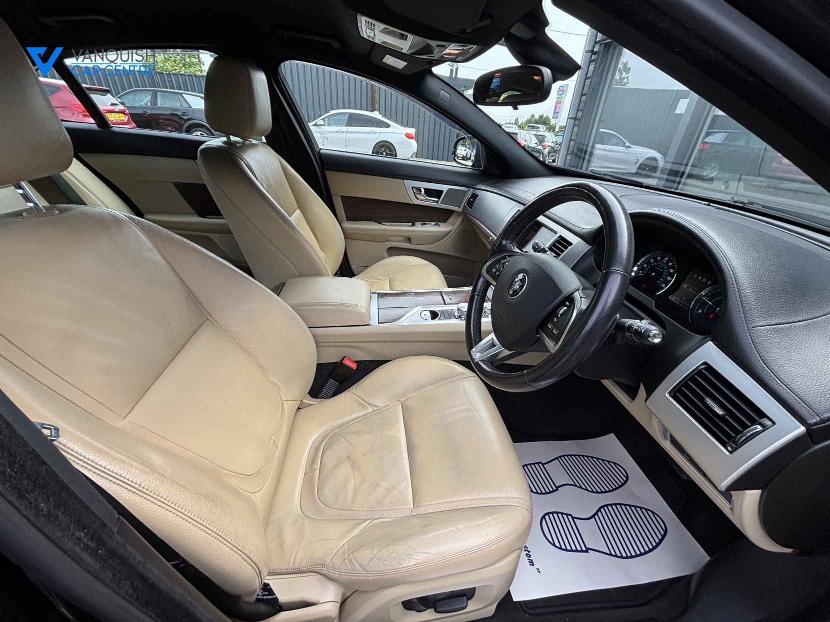 Jaguar XF 2.2d Luxury Saloon 4dr Diesel Auto Euro 5 (s/s) (163 ps)